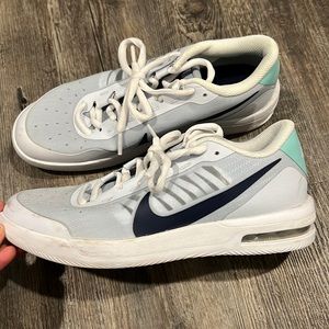 Women’s Nike shoes